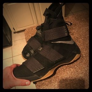 Lebron soldiers size 12 great condition
